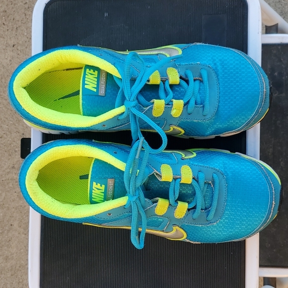 Wms Nike sneakers sz 9 - Picture 2 of 10